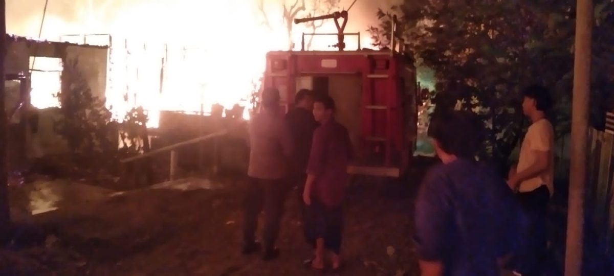 Sijago Merah ” MELULALAP ” Ratahkan Rumah Masyarakat Kel. Pekan Kota Tanjung Pura, Kab. Langkat Dan 15 Unit Rumah Hangus Terbakar.