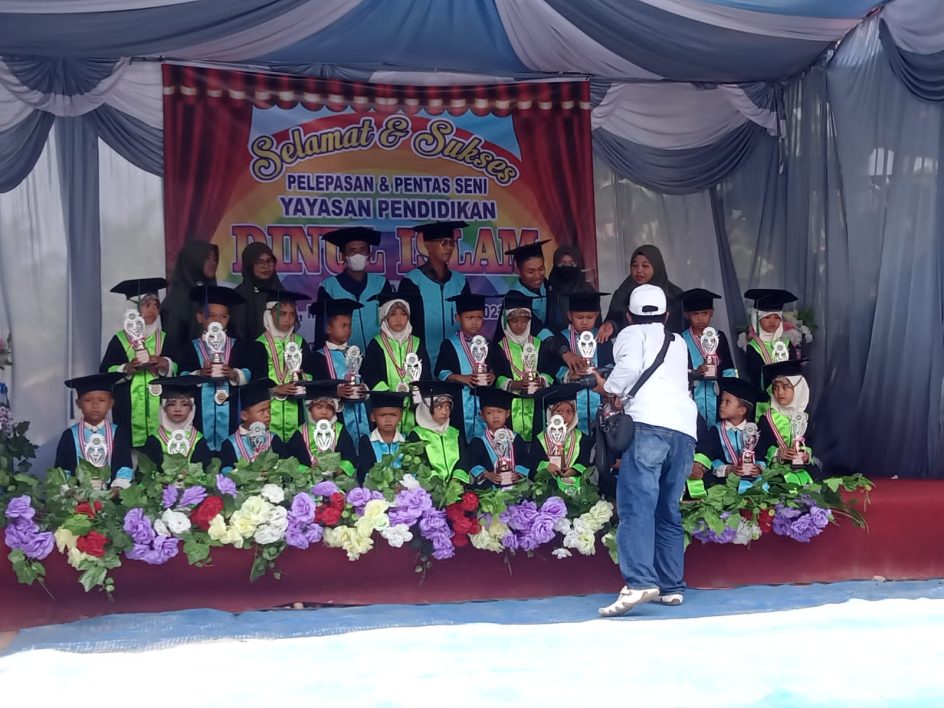 ” Yayasan Pendidikan ” Dinul Islam “, Kel. Kebun Lada, Kec. Hinai, Melaksanakan Acara Pelepasan Santri “Murid”, Yang Lulus TA. 2022-2023, Berjalan Penuh Hikmat Dan Haru.