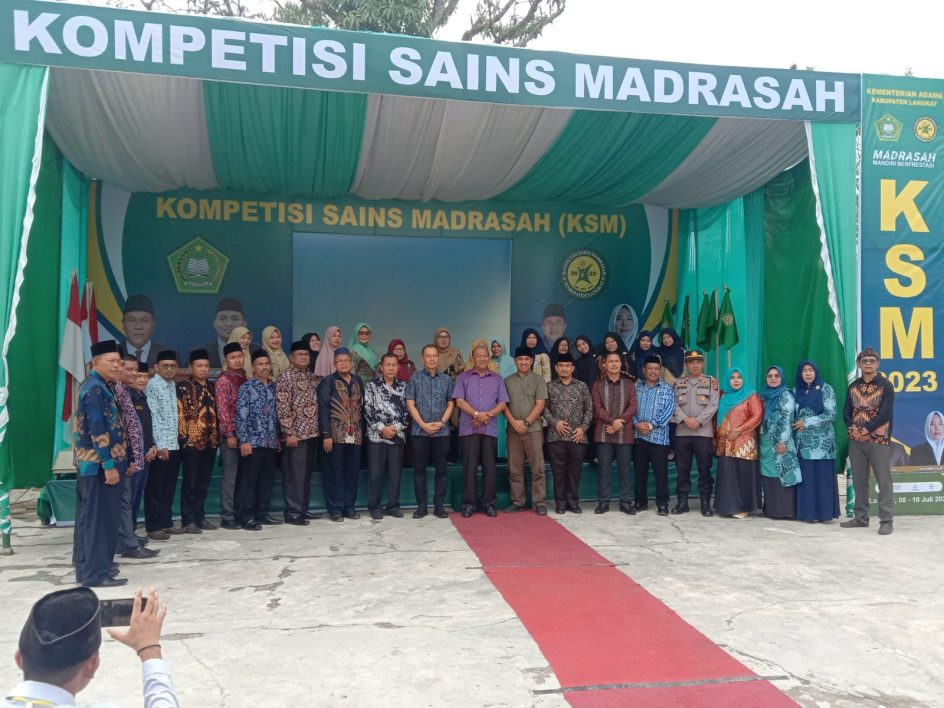 – Plt. Bupati Langkat H. SYAH AFANDIN SH menghadiri Acara Kompetisi Sains Mandrasah ( KSM) Tingkat Kabupaten Jenjang MI – MTS – MA kementerian Agama Kabupaten Langkat –