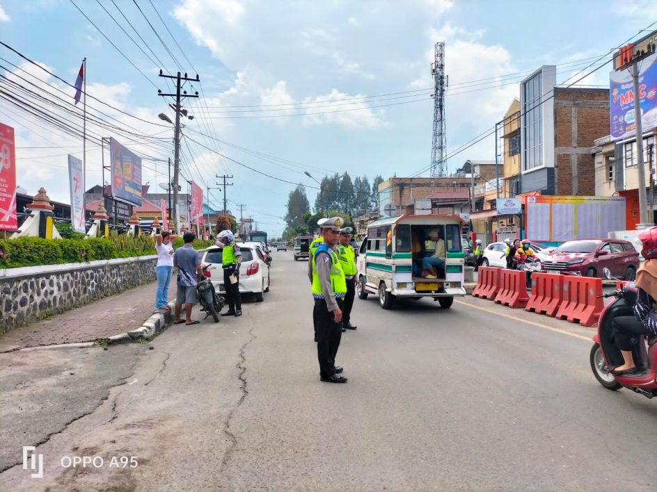 Satlantas Polres Karo Adakan Razia Penindakan Untuk Memberi Rasa Aman Dan Nyaman Buat Pengedara Yang Berlalulintas .