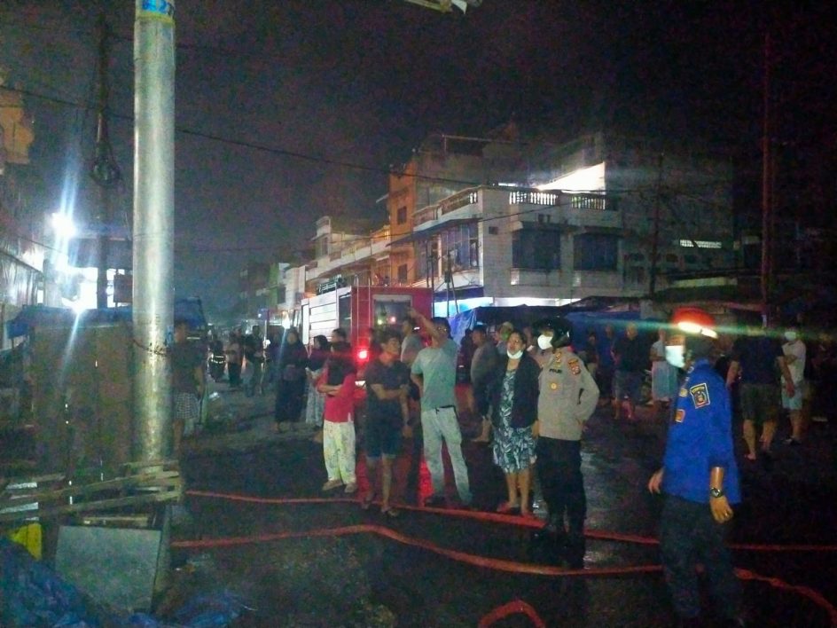 1 Unit Rumah Ruko Di Pekan Kota Tanjung Pura Dilalap Si Jago Merah