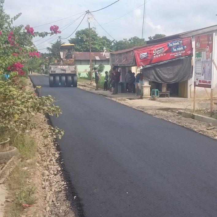 – Akhir-nya Harapan Masyarakat Link IV ‘ Dinanti ‘, Sekian Tahun Yang Di Impikan Akhirnya Teraspal Juga Walau Hanya Beberapa Meter Dan Semoga Harapan Masyarakat Yang Akan Datang Dapat DiLanjutkan Pengaspalan-Nya –