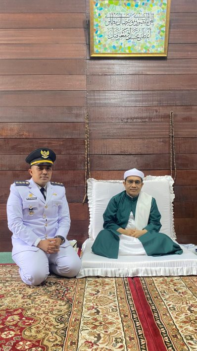 Camat Padang Tualang M. Izwanda, SE, Kp, M. SP Sebelum di Lantik Memohon Doa Restu Ke Tuan Guru Babussalam Syeikh Dr.H.Zikmal Fuad,MA.