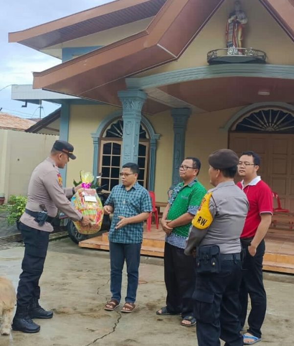– Pemberian Parcel Di Gereja – gereja “Wilkum” Polsek Pangkalan Berandan, Langkat –