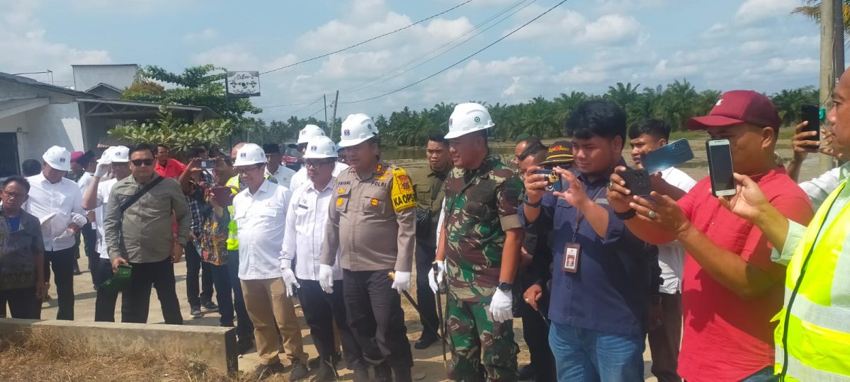 Peletakan Batu Pertama Perbaikan Jalan Dan Pembangunan Di Desa Pekubuan, Tanjung Pura