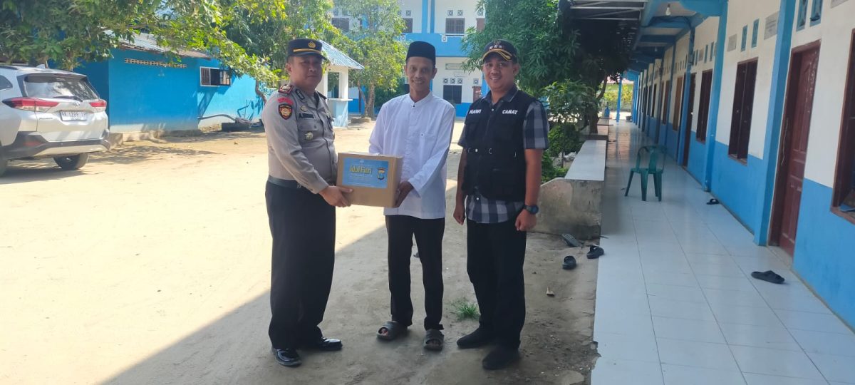– Pembagian Parcel Lebaran Dari Kapolda Sumut Kepada Ponpes Di Wilkum Polsek Tanjung Pura, Kab. Langkat –