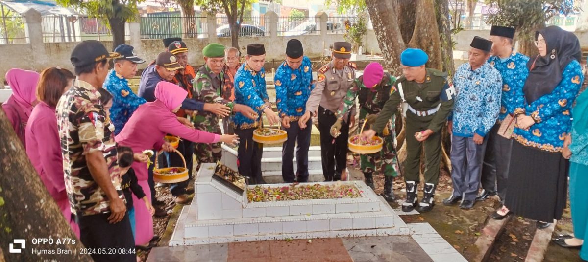 Polsek Pangkalan Brandan Melaksanakan Upacara, ” Ziarah “, Peringatan Hari Kebangkitan Nasional Ke 116 – 2024 Di Taman Makam Pahlawan.