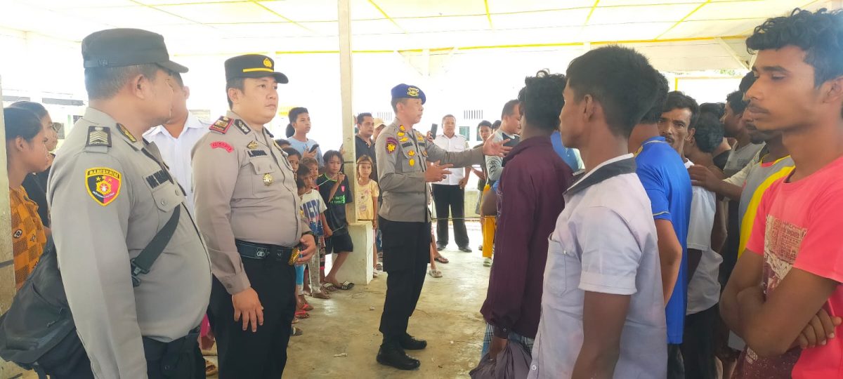 Masuknya Pengungsi Rohingya Di Desa Kwala Langkat Dengan Menggunakan Kapal Kayu