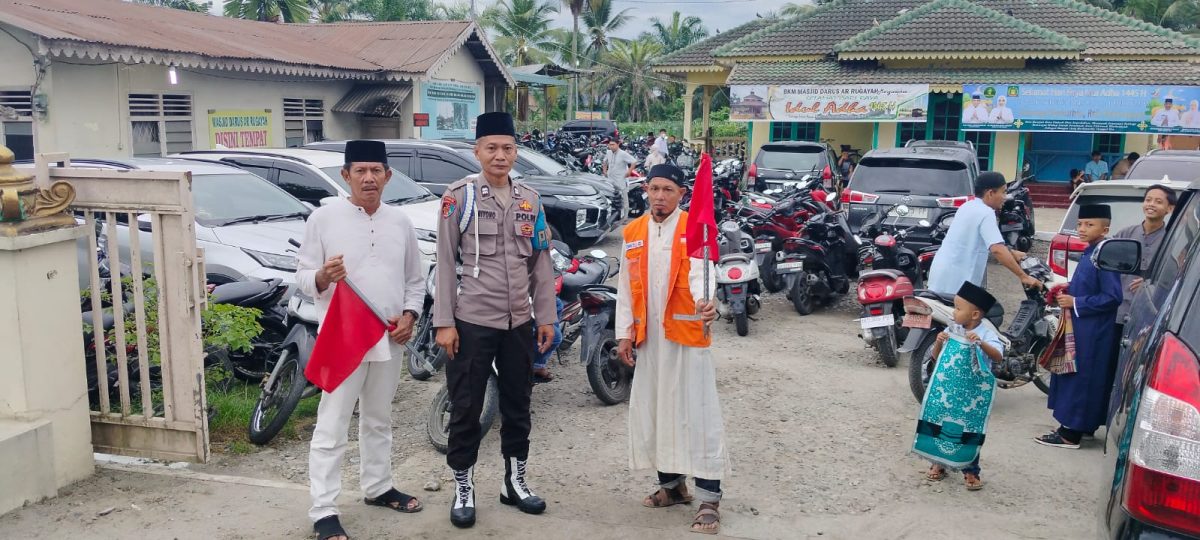 Personil Polsek Tanjung Pura Yang Dipimpin ‘AKP Andri GT Siregar, SH. MH, Melaksanakan Pengamanan Sholat Idul Adha 1445H-2024M Di Wilkum Tanjung Pura.
