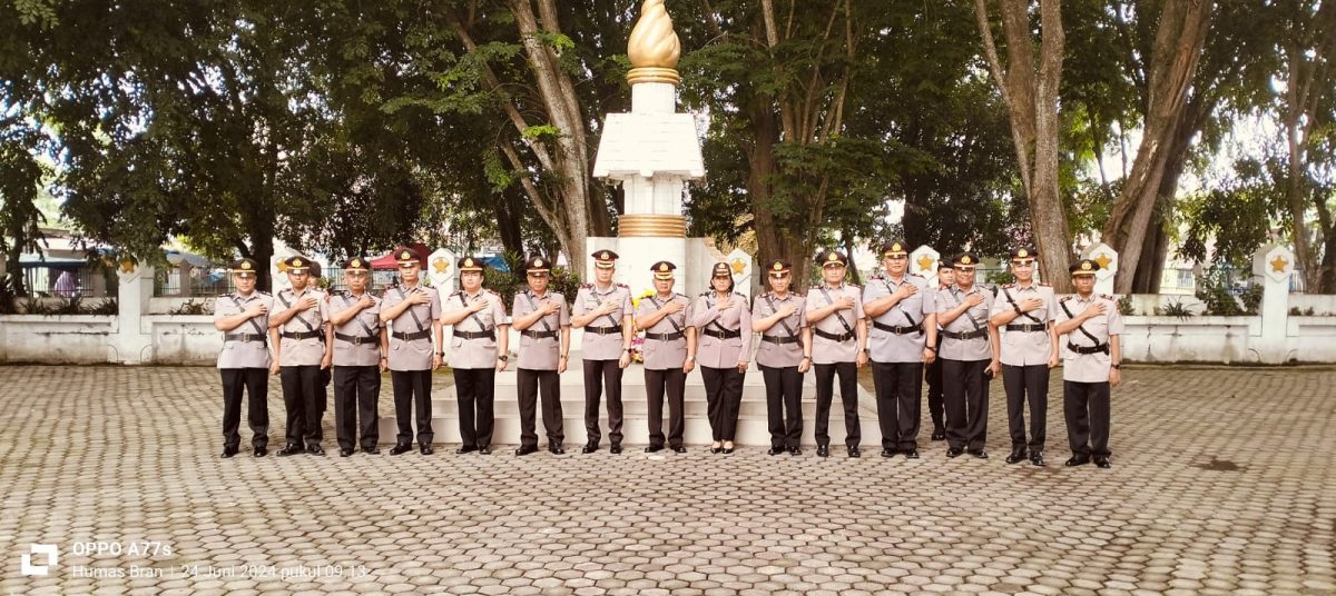 Upacara, Dan Ziarah Dalam Rangka Hari Bhayangkara Ke-78, Di Taman  Makam Pahlawan, Pangkalan Brandan
