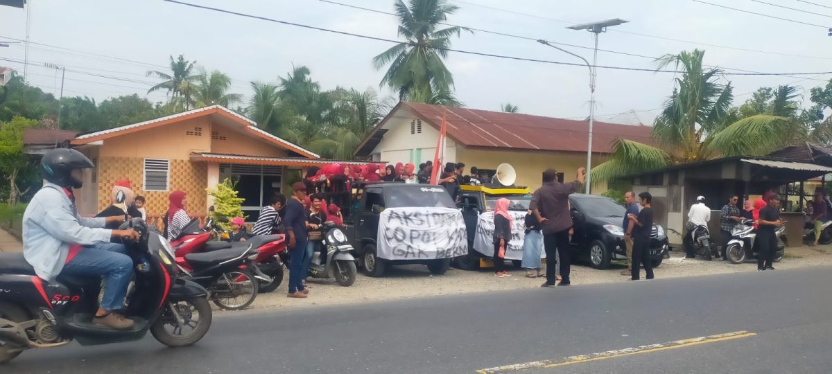 Kembali  Aksi Unjuk Rasa Masyarakat Desa Serapuh Asli Yang Akan Dilakukan Di Kantor Bupati Langkat Dan Polres Langkat, 