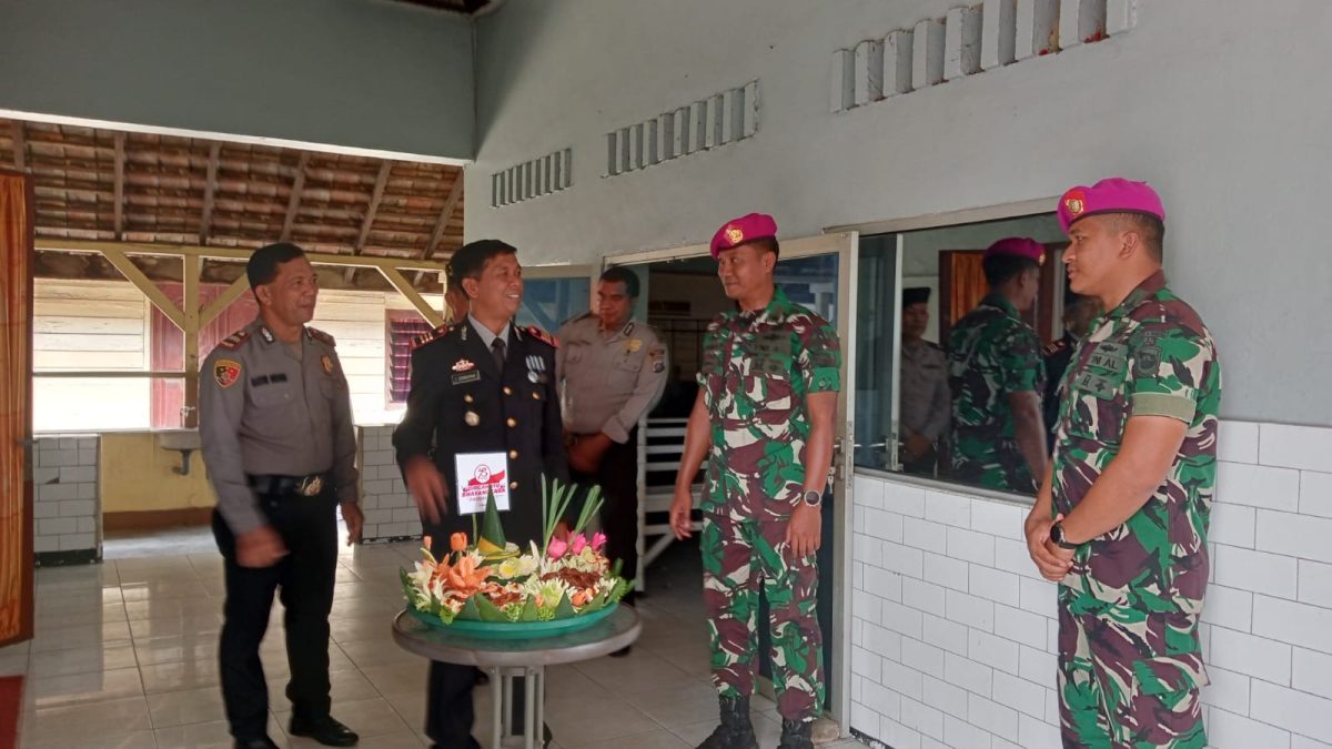 Kunjungan Pasi Ops Infanteri 8 Marinir Tangkahan Lagan Dalam Rangka Hut Bhayangkara Ke-78 Di Polsek Pangkalan Brandan.