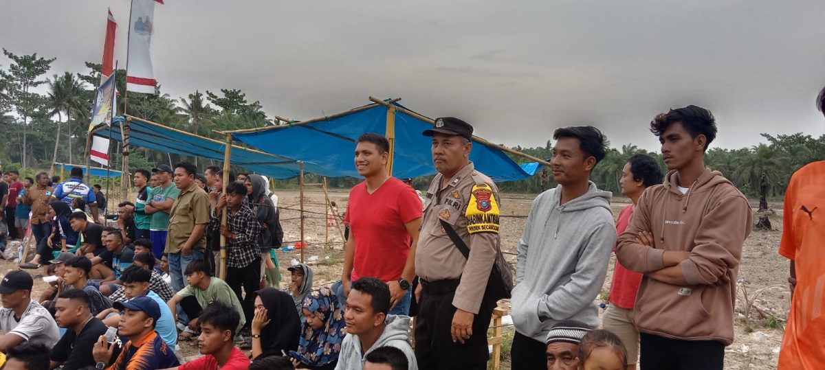 Polsek Secanggang, Hadir Dalam Pengamanan Turnamen Sepak Bola Semi Open Langkat, Desa Selotong Cup 2024.