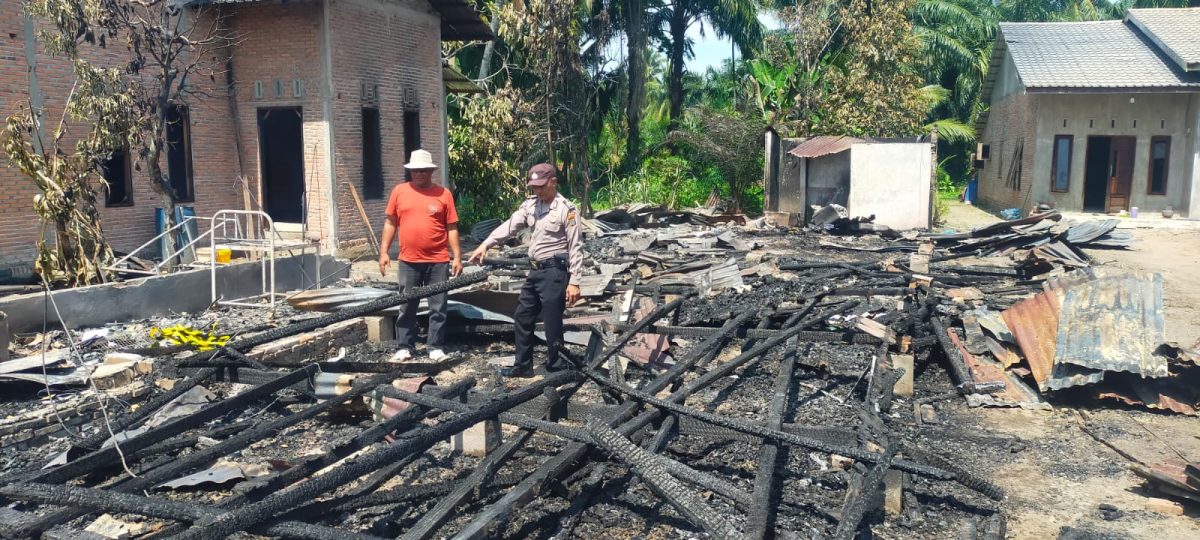 – Telah Terjadi Kebakaran Rumah Di Dusun XI, Desa Pematang Cengal, Yang DiLahap Sijago Merah, Dan Tak Ada Korban Jiwa Dan Kerugian Di Taksir Hingga Puluhan Juta Rupiah –