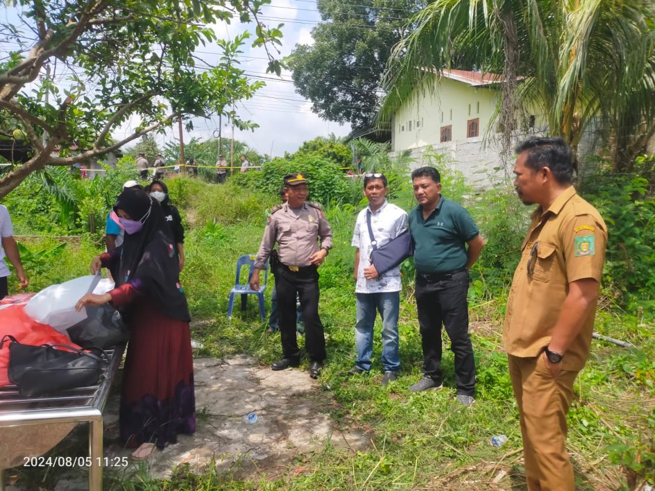 Pelaksanaan Pengamanan Penggalian ” Ekshumasi “, Oleh Penyidik Di Pemakaman Keluarga, Sei Lepan, Langkat.
