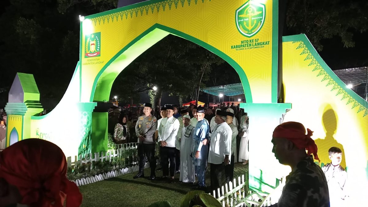 Kapolres Langkat AKBP DAVID TRIYO PRASOJO SH, SIK, M.Si menghadiri kegiatan Pembukaan MTQ Ke – 57 Di Langkat, Tahun 2024 di Lapangan Sepak Bola Batalyon Infanteri 8 Marinir Tangkahan Lagan