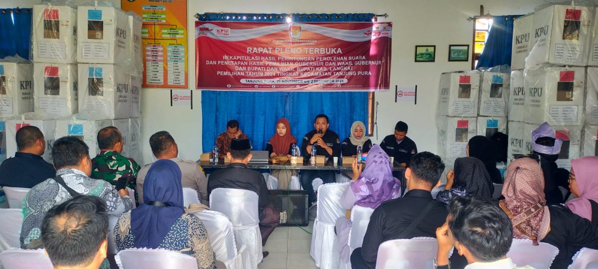 – Polsek Tanjung Pura Menghadiri Pelaksanaan Rapat Plano Terbuka Rapat Plano Terbuka Penghitungan Perolehan Suara –