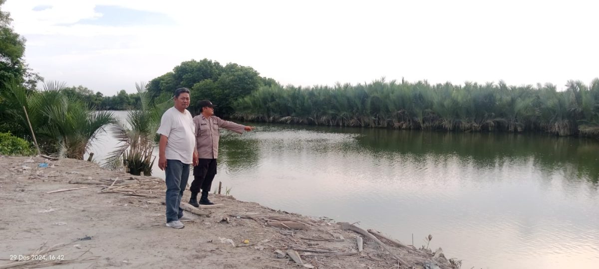 Personil Polsek Gebang Turun Kelokasi “Cek TKP” Orang Tenggelam, Desa Pasar Rawa, Gebang.