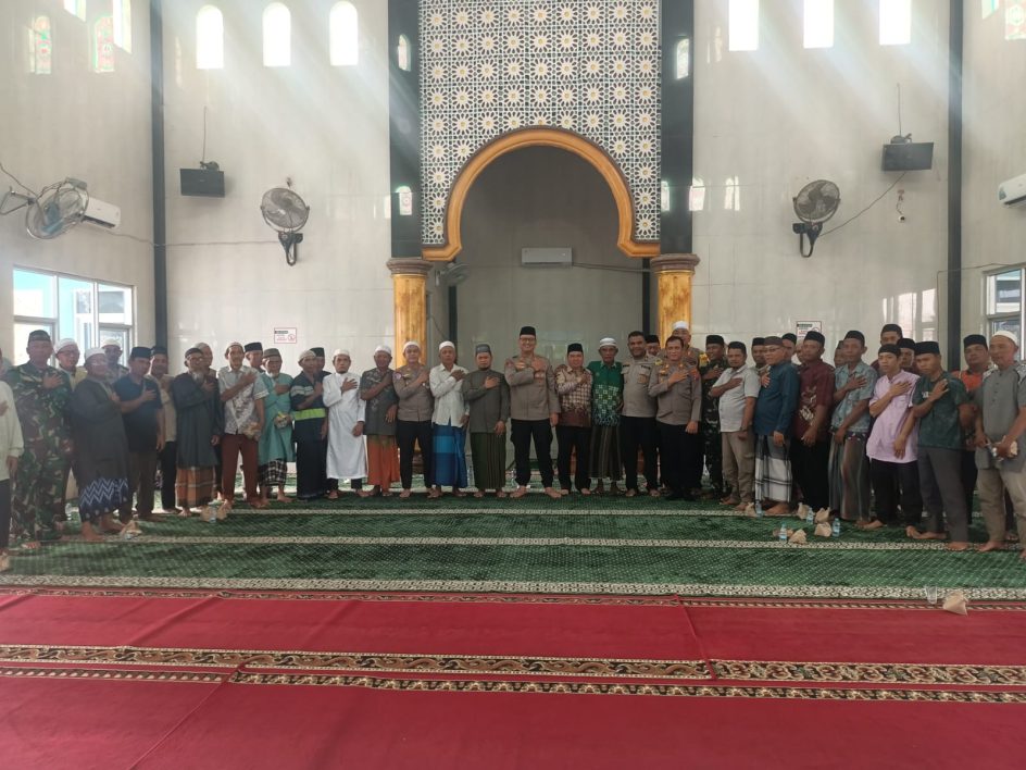 Safari Jumat Dalam Rangka Jumat Curhat Kapolres Langkat, AKBP DAVID TRIYO PRASOJO SH, SIK, M.SI dan PJU Polres Langkat.