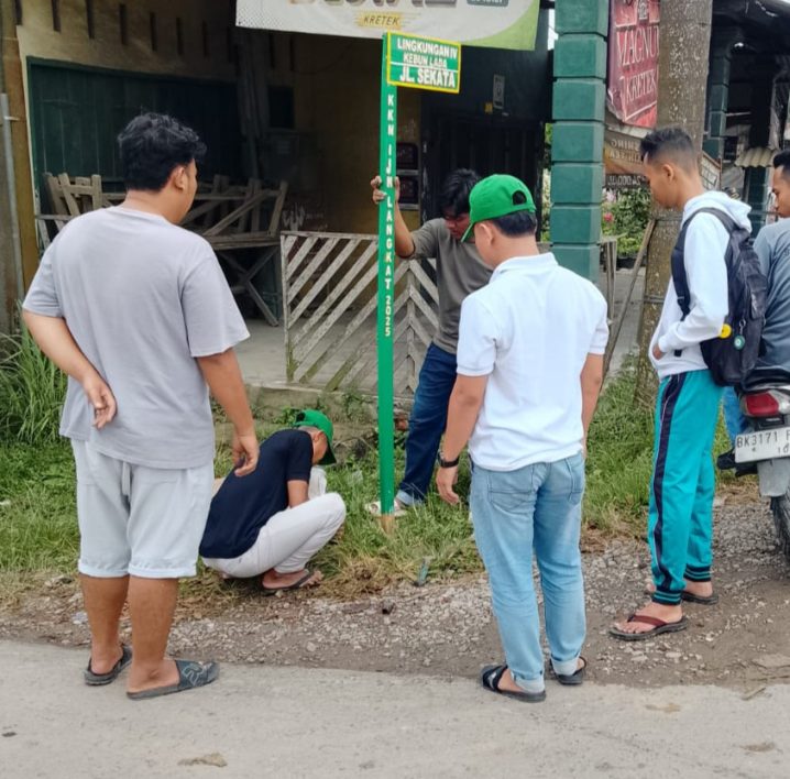 Mahasiswa KKN IJM Langkat, Peduli Dengan Lingkungan.