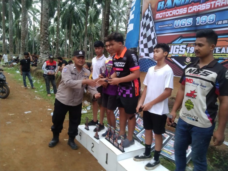 Personil Polres Langkat Dan  Serta Personil Polsek Salapian Melaksanakan Pengamanan, Olahraga Otomotif Gasstrack dan Motocross Di Hari Kedua (Final)