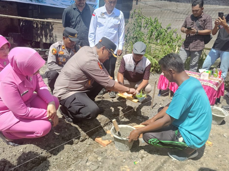 – Peletakan Batu Pertama Pembangunan Sumur Bor, Bantuan Dari Kapolres Langkat –