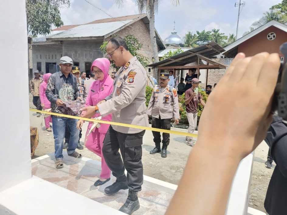 Presmian Sumur Bor, ” Sang Bhayangkara ” Oleh Kapolres Langkat, Dalam Rangka Hari Bhayangkara Ke-79 , Di Tanjung Pura. –