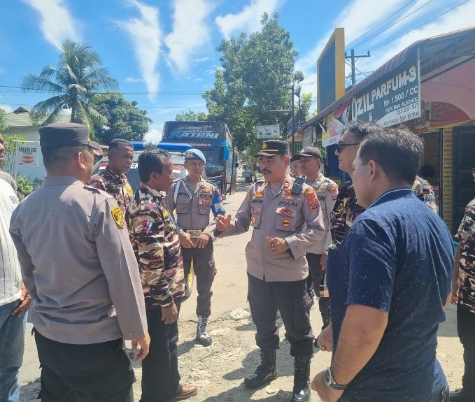 Kapolsek Tanjung Pura, IPTU Mimpin Ginting. S H. M H, Memberi Arahan, Atas Pemberangkatan Rombongan FKPPI dari Kecamatan Tanjung Pura Menuju GOR Stabat.
