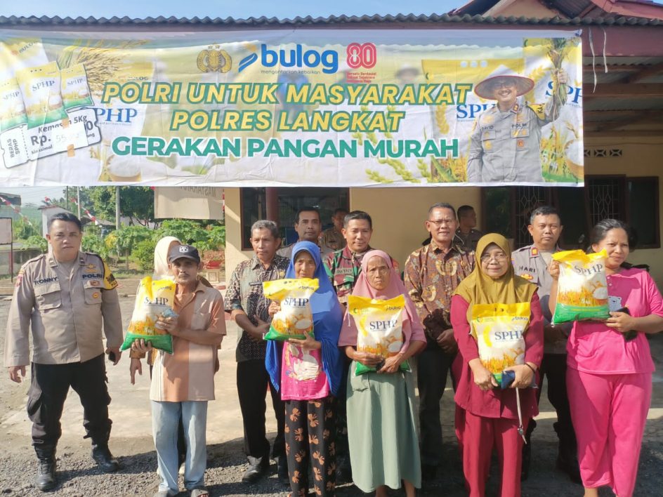 Gerakan Pangan Murah Polri Dilaksanakan Di Halaman Kantor Polsek Hinai.