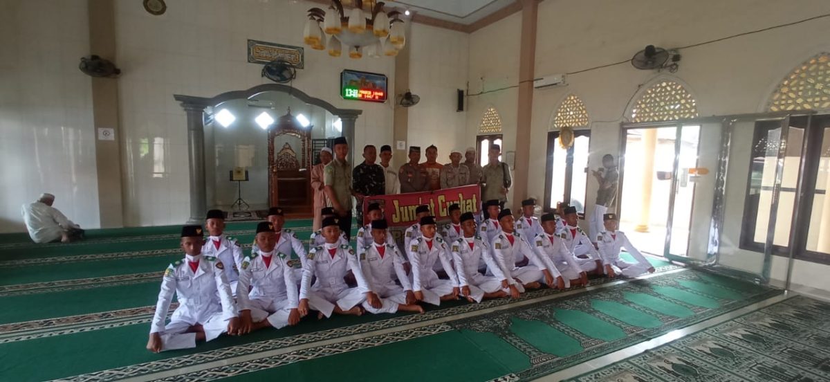 Kapolsek Hinai AKP HARI MULYADI Di Ruang Publik, ” Jumat Curhat “, Bersama Kanit Binmas AIPTU H SISWANTO Dan Bhabinkamtibmas –
