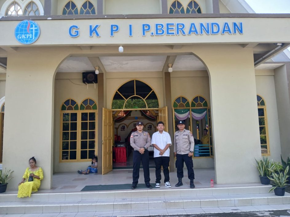 Ciptakan Rasa Aman, Polres Langkat dan Polsek Jajaran Laksanakan Pengamanan Ibadah Gereja.