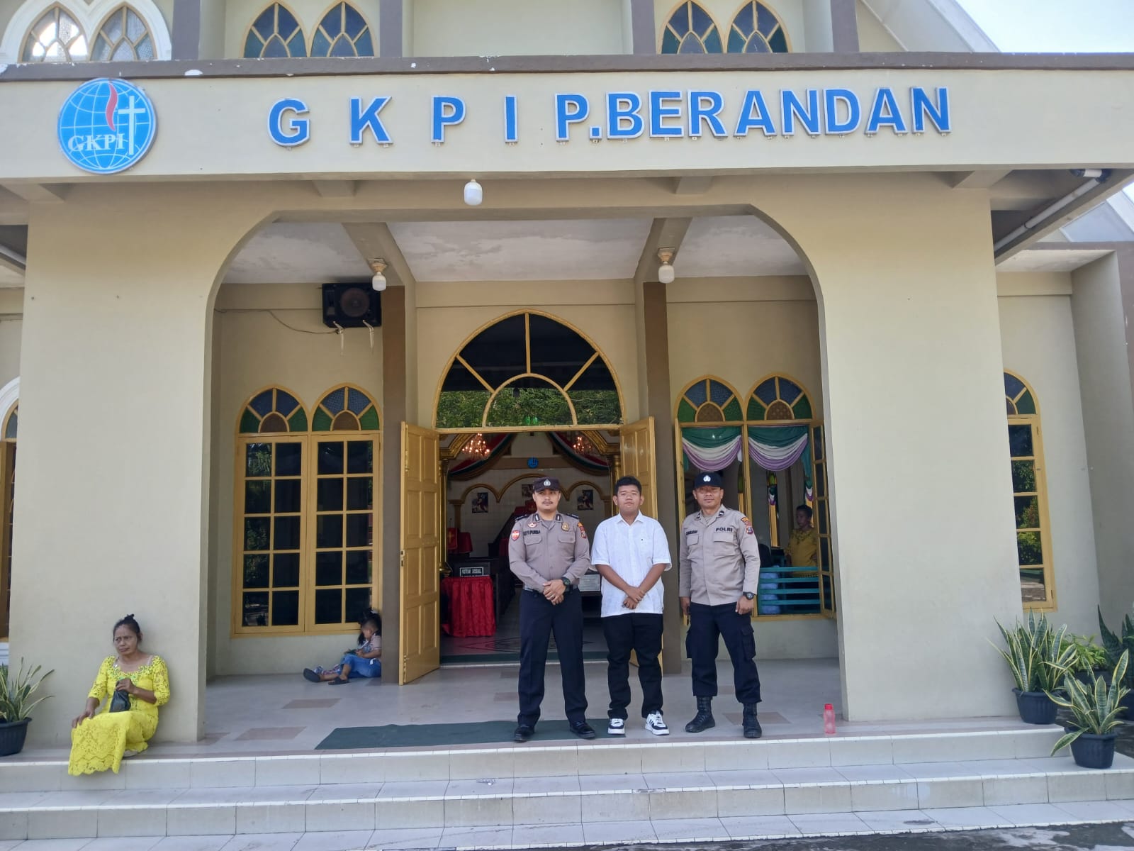 Ciptakan Rasa Aman, Polres Langkat dan Polsek Jajaran Laksanakan Pengamanan Ibadah Gereja.