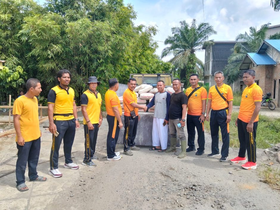 Bakti Sosial Personil Polsek Tanjung Pura Di Hari  Jum’at, Disambut Baik Masyarakat