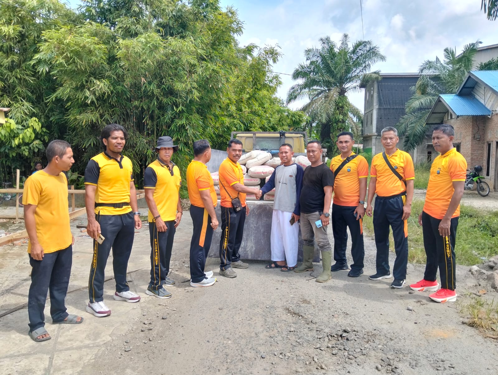 Bakti Sosial Personil Polsek Tanjung Pura Di Hari  Jum’at, Disambut Baik Masyarakat